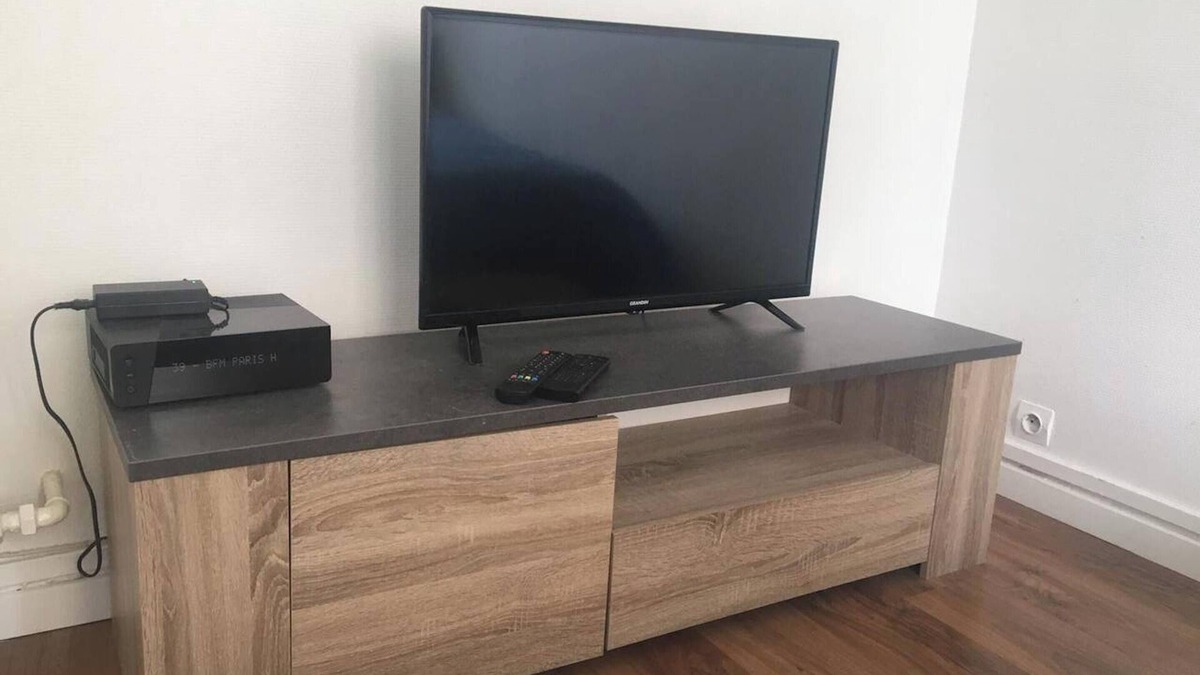 Clichy Apartment | Homerez - Bright Studio in Clichy 27 m² + parking