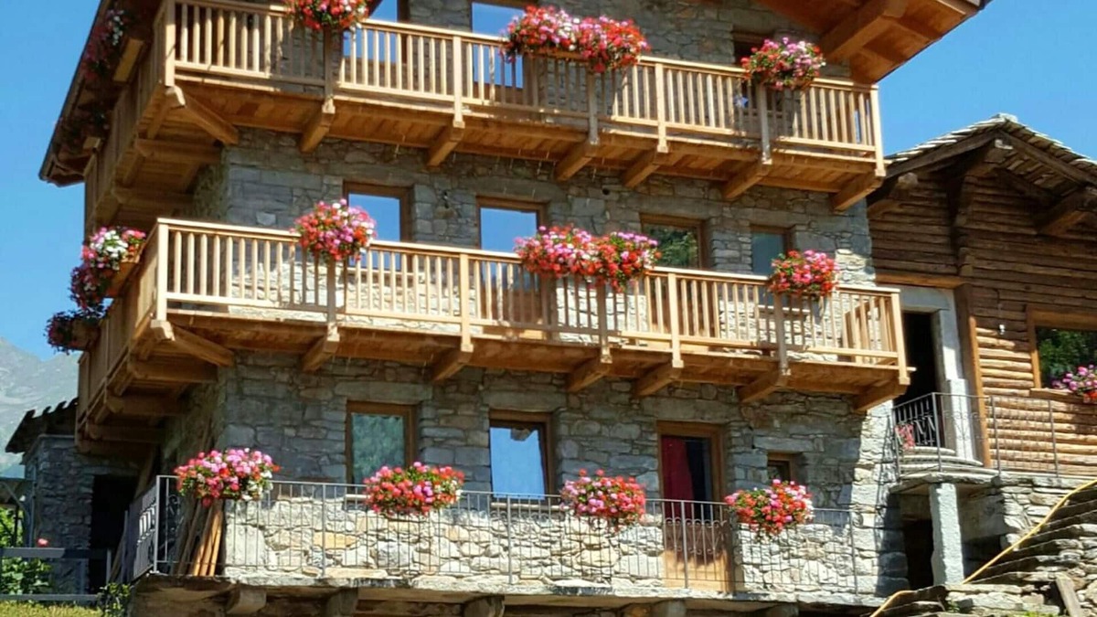 Planaz Ski Chalet | Homerez - Chalet 13 km away from the slopes for 4 ppl. with garden at Planaz