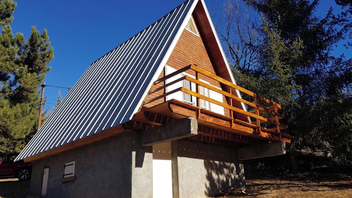Allos Ski Chalet | Homerez - Chalet in Allos with garden