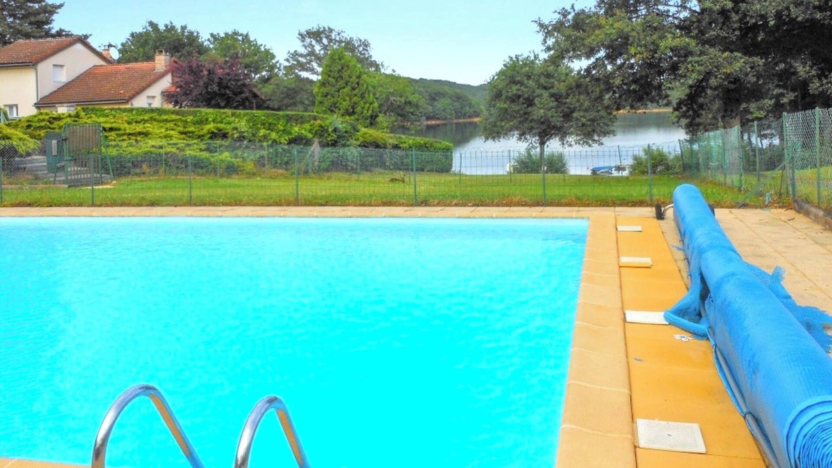 Saint-Gerons Ski Chalet | Homerez - Chalet in Saint-Gérons