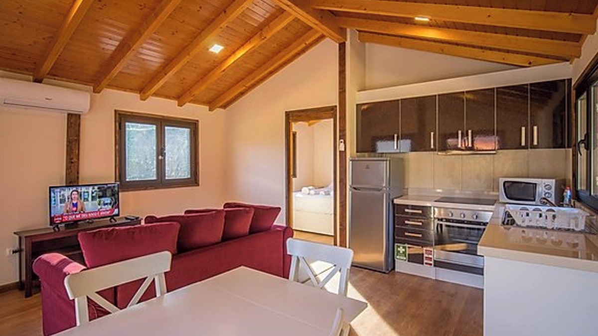 Albergaria-a-Velha Ski Chalet | Homerez - Charming Chalet in Branca with Shared Pool