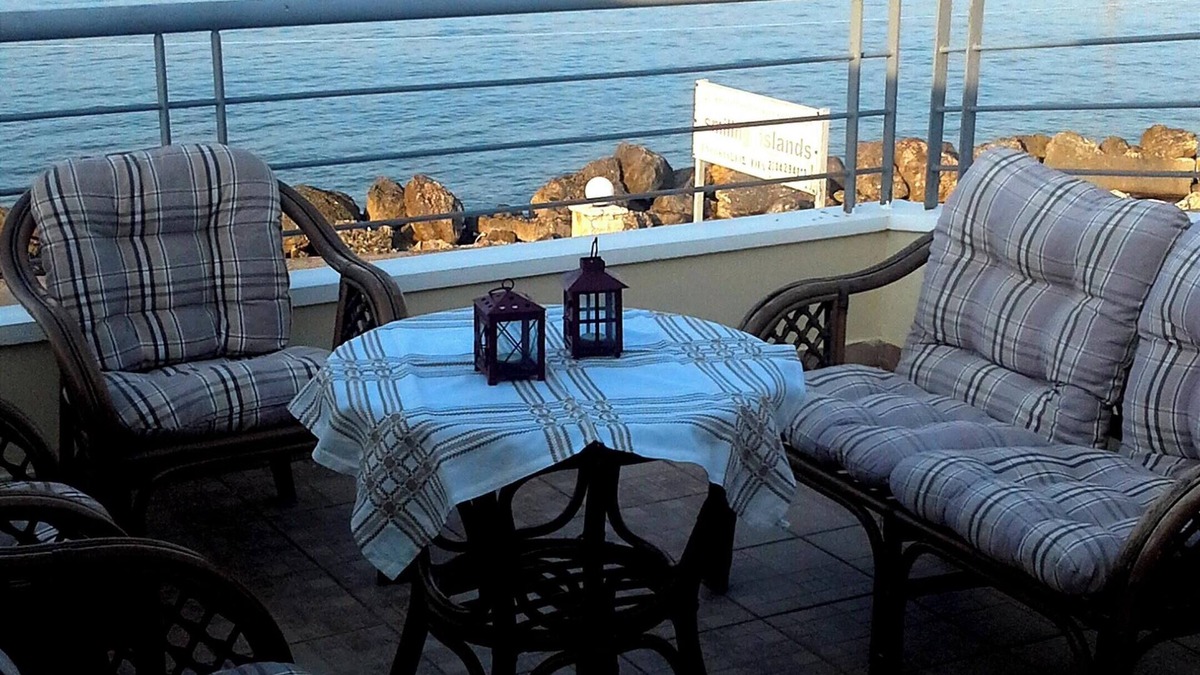 Velon Apartment | Homerez - Charming Apartment in Kiato + Sea View