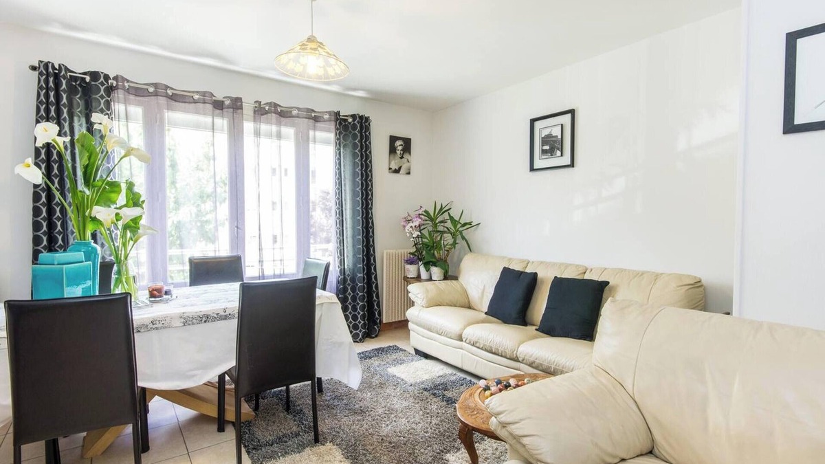 La Grace de Dieu Ouest Apartment | Homerez - Charming Apartment in Caen - 70 m² - Parking Included