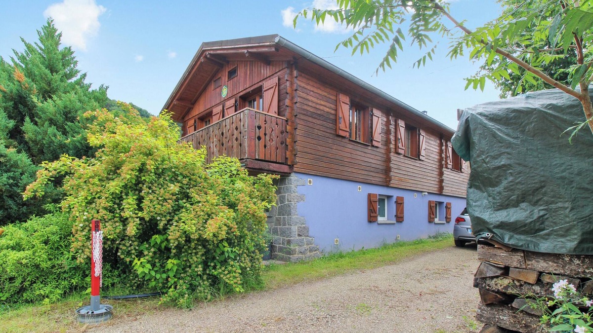 Stosswihr Ski Chalet | Homerez - Charming Chalet in Stosswihr with Mountain View + Balcony