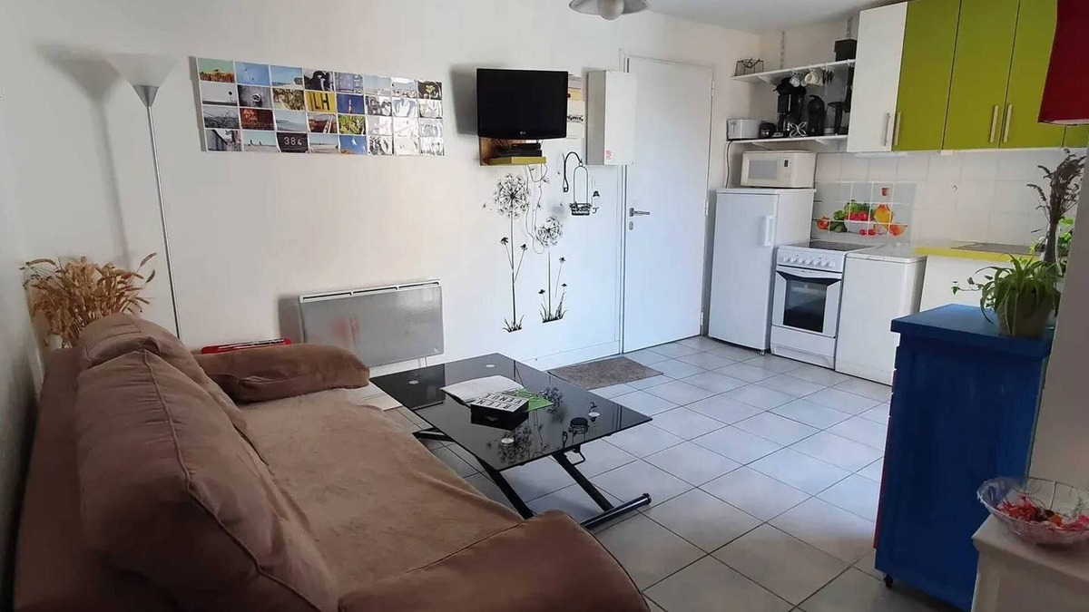 Cote Est Soquence House | Homerez - Charming cottage in Le Havre with terrace and garden - 30 m²