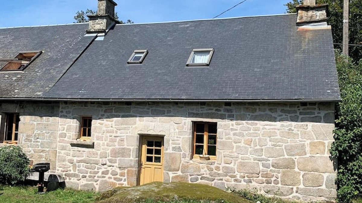 Chaumeil House | Homerez - Charming granite house in Chaumeil with private garden.