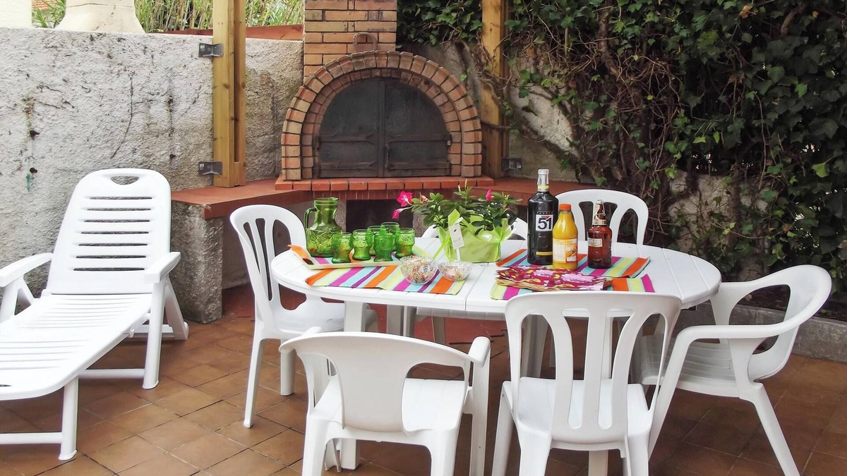 Frontignan House | Homerez - Charming house in Frontignan with enclosed garden + BBQ