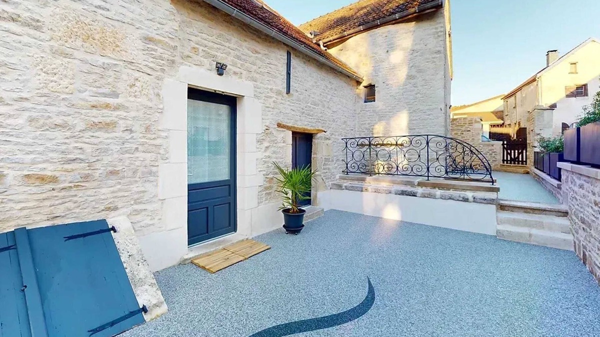 Les Riceys House | Homerez - Charming house in Les Riceys with private courtyard