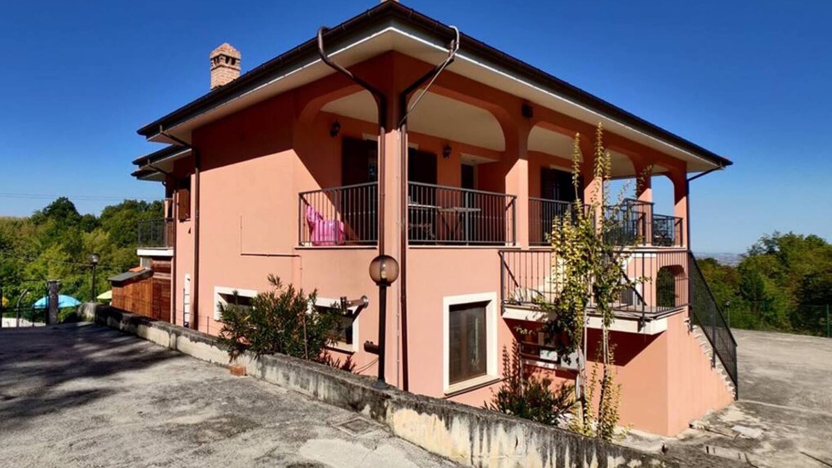 Abbateggio House | Homerez - Charming House in Abbateggio with Private Pool