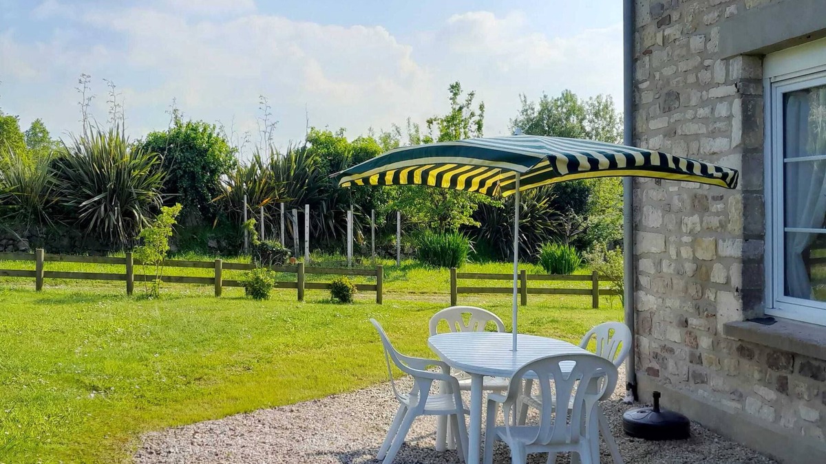Lieusaint House | Homerez - Charming house in Lieusaint with garden