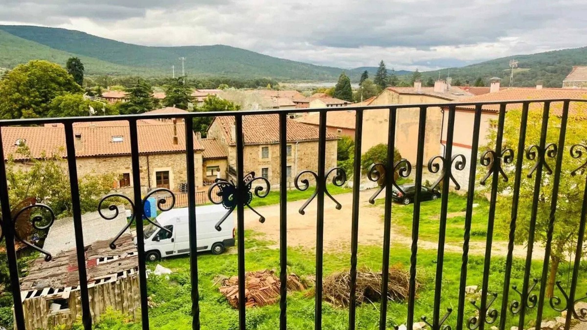 Vinuesa House | Homerez - Charming House in Vinuesa with Garden View