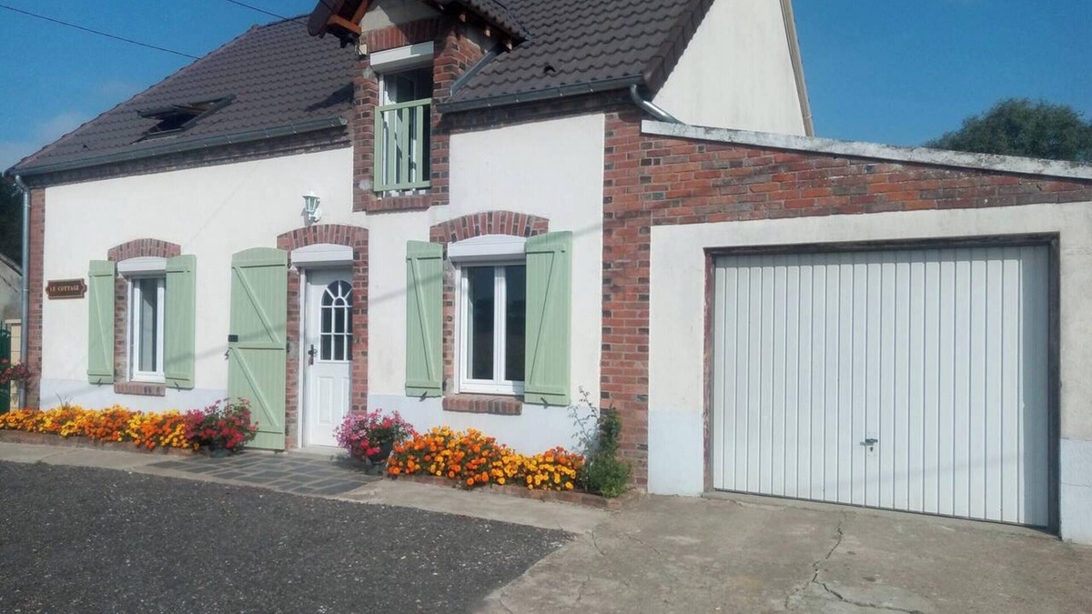 Bleneau House | Homerez - Charming House in Bléneau with Garden and Modern Amenities