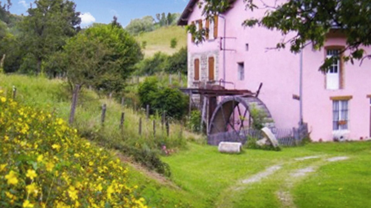 Chirens House | Homerez - Charming House in Chirens with Enclosed Garden