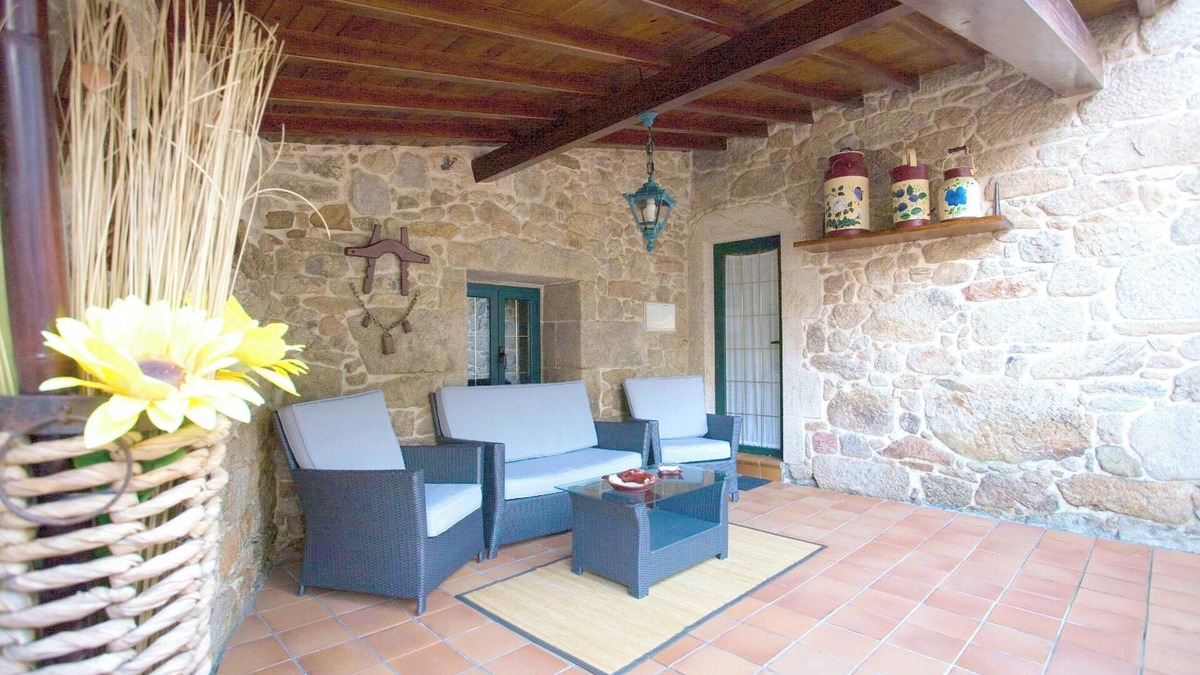 Cuntis House | Homerez - Charming house in Cuntis with private pool