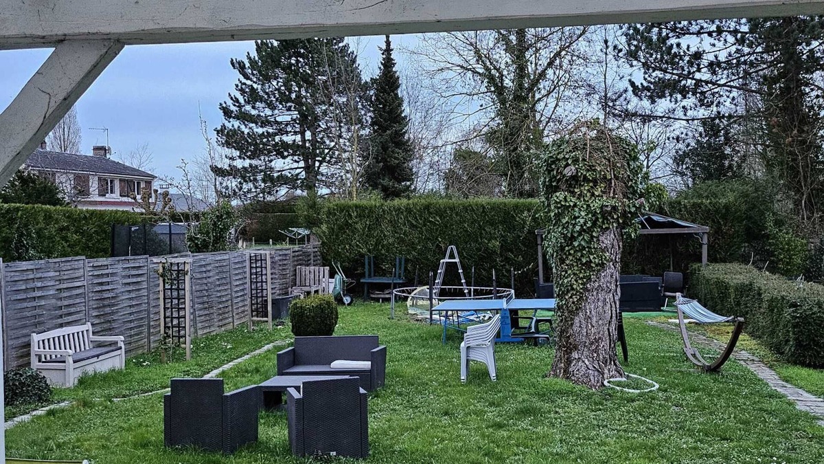 Senlis House | Homerez - Charming house in Senlis with private jacuzzi