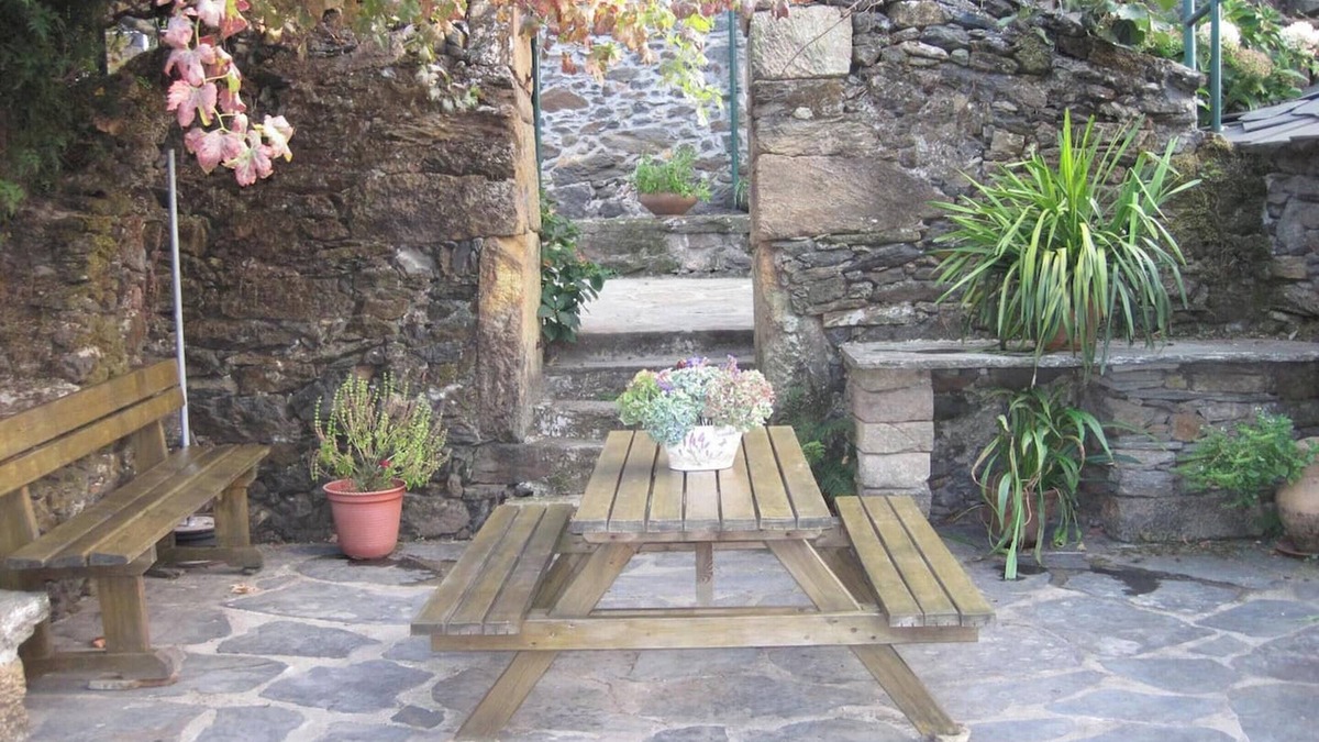 Canadelo House | Homerez - Charming House Terrace Amarante + Parking