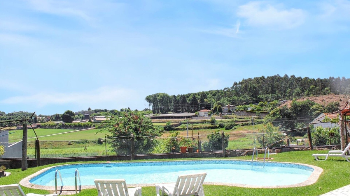 Vila Nova de Famalicao House | Homerez - Charming House in Requião with Shared Pool