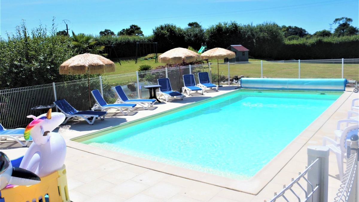 Nehou House | Homerez - Charming house with shared pool in Nehou