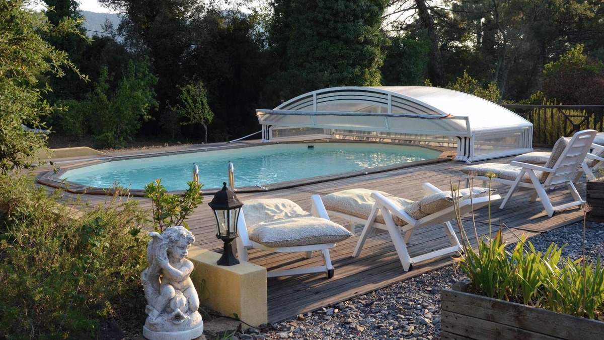 La Mole Villa | Homerez - Charming villa in La Mole with private pool