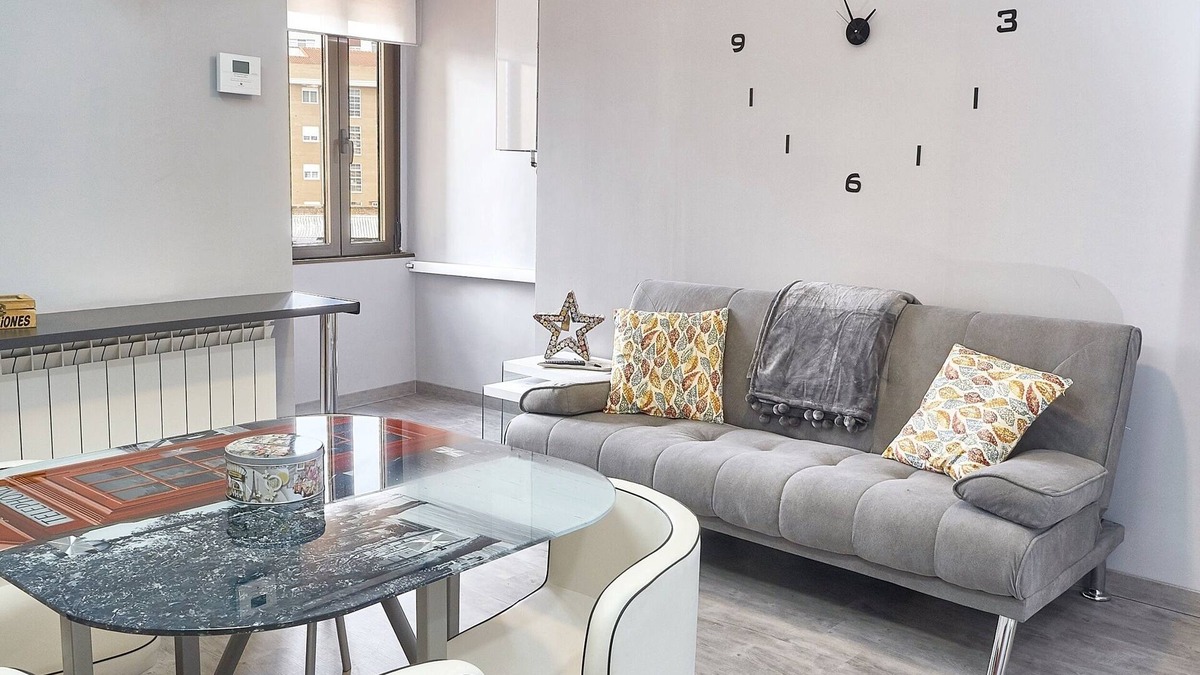 Leon Apartment | Homerez - Comfortable apartment in León - 55 m² + Balcony