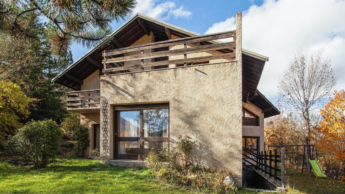 Briancon Ski Chalet | Homerez - Comfortable chalet in Briançon with mountain view