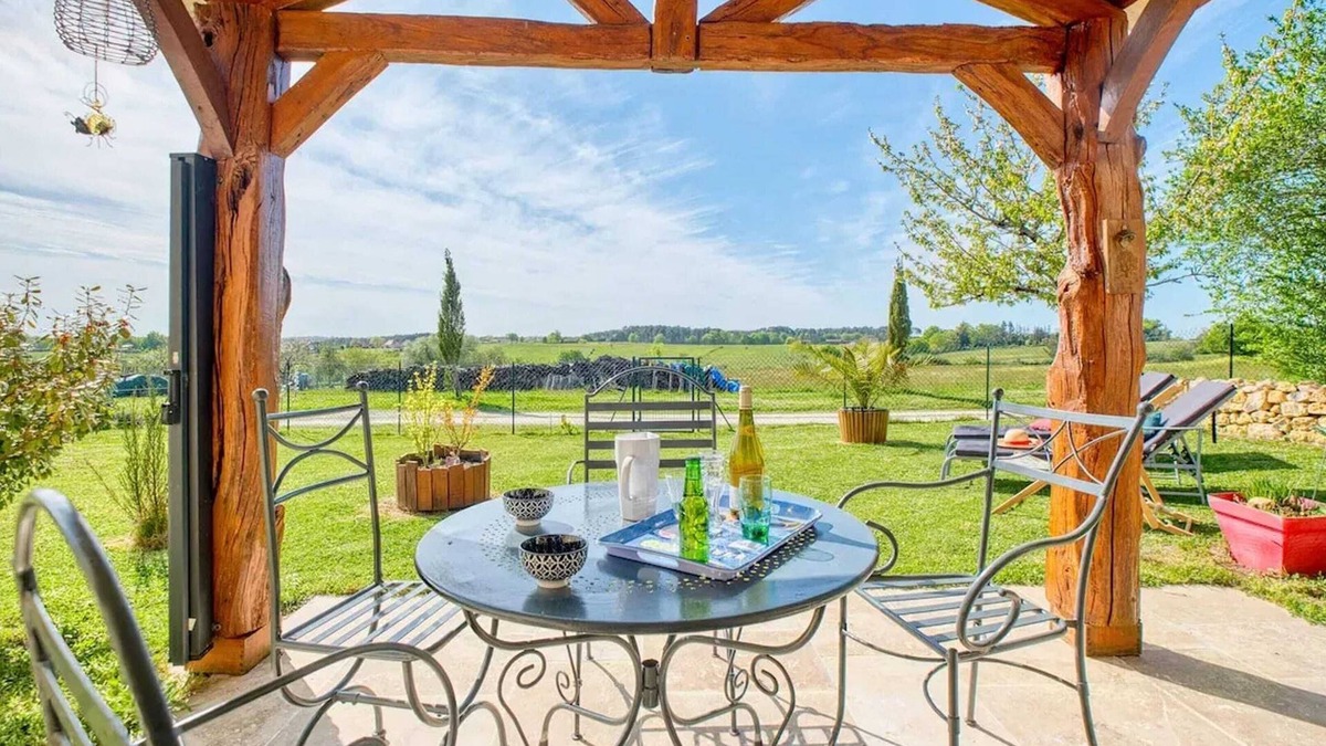 Les Leches House | Homerez - Comfortable house in Les Lèches with garden and terrace