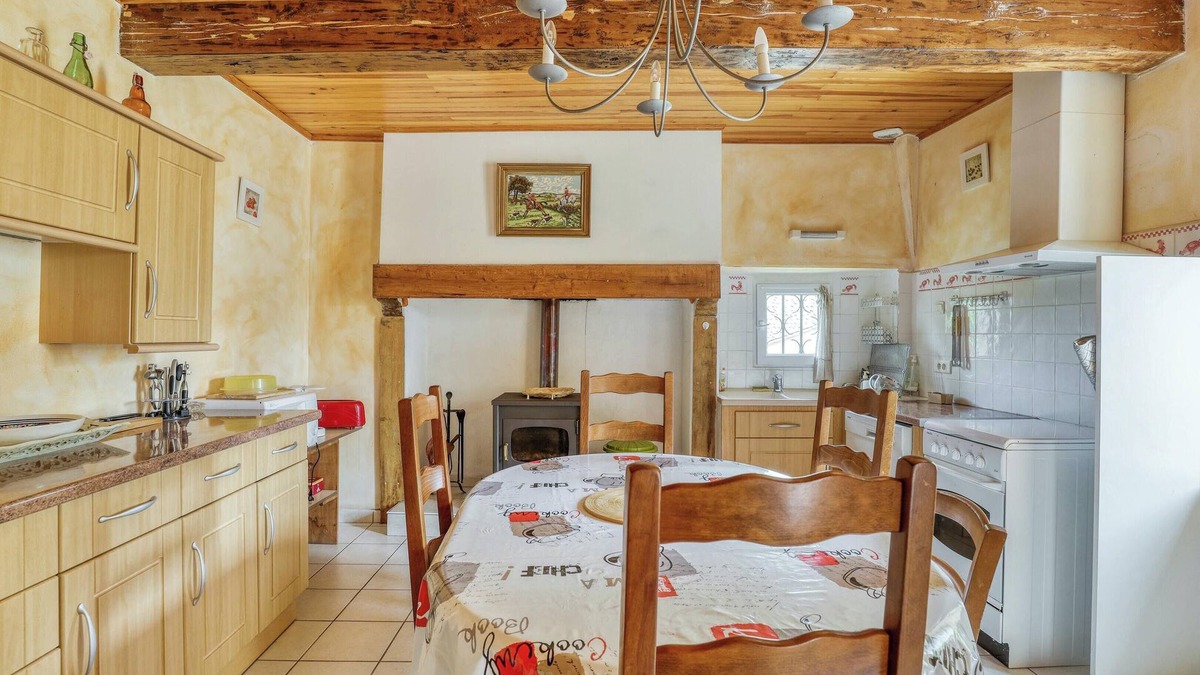 Puycelci House | Homerez - Comfortable House in Puycelsi with Garden and Terrace