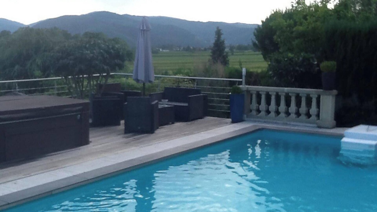 Walbach House | Homerez - Comfortable House in Walbach with Private Pool