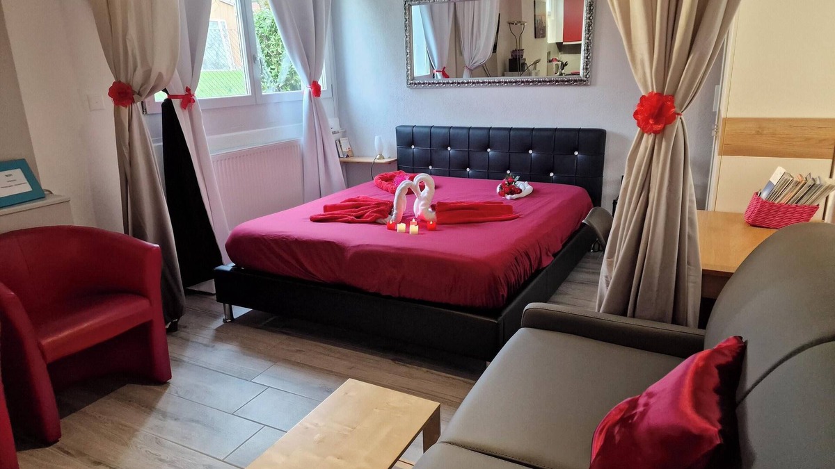Bevaix Apartment | Homerez - Comfortable studio in Bevaix with mountain view - 30 m² + Spa