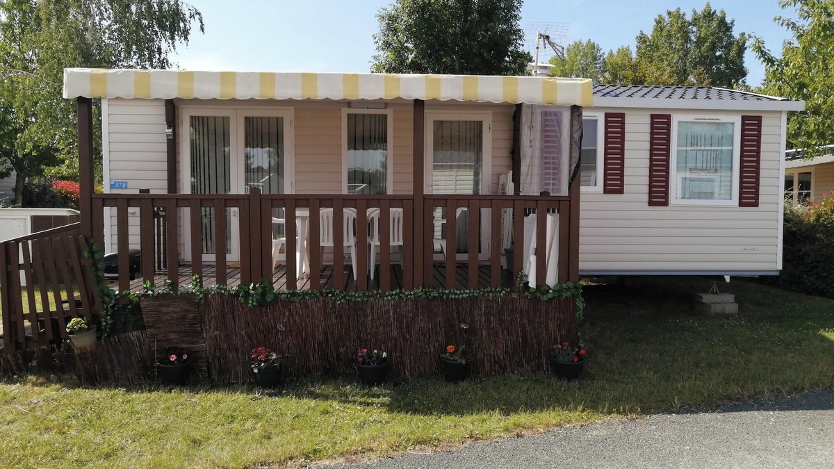 Coulanges House | Homerez - Cosy Bungalow in Onzain with Terrace & Shared Pool
