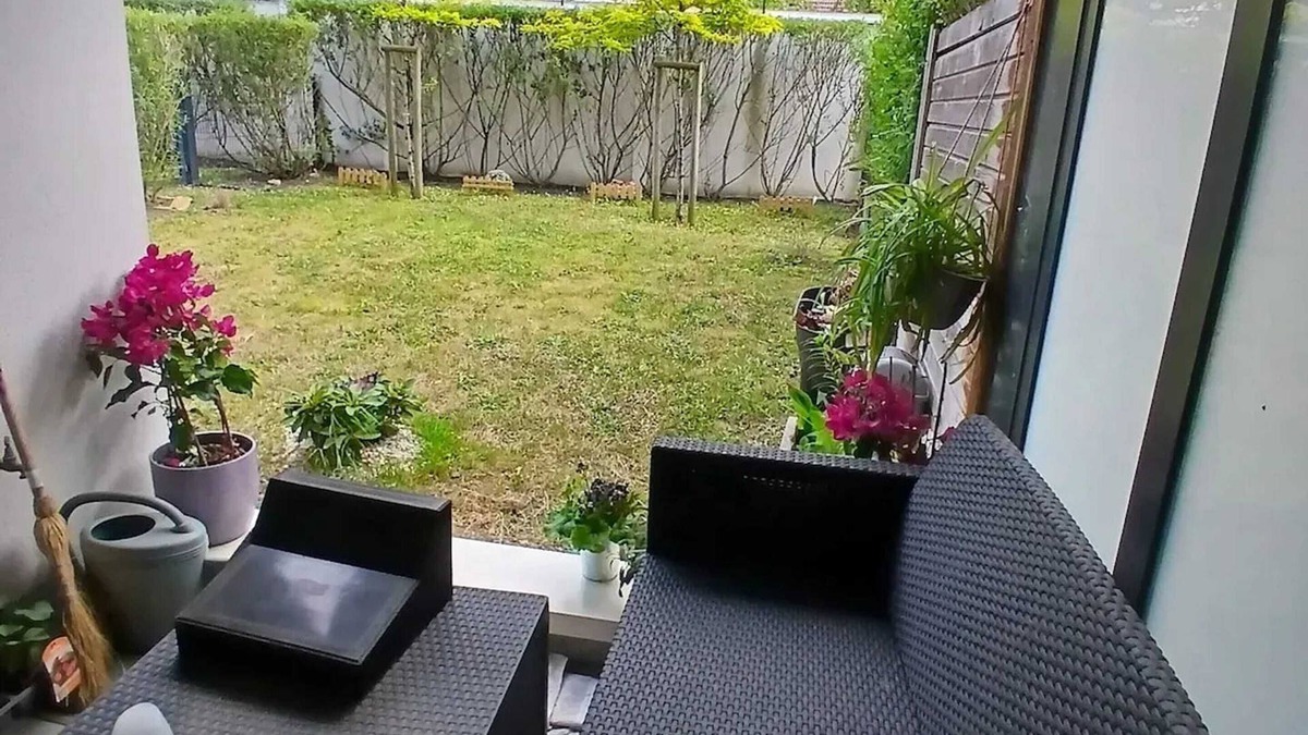La Grace de Dieu Sud Apartment | Homerez - Cozy Apartment in Caen with Terrace and Garden