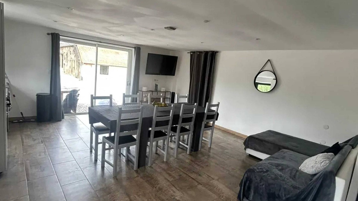 Curgy Apartment | Homerez - Cozy apartment in Curgy with terrace 60 m²