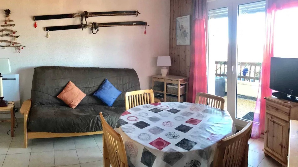 Eyne 2600 Apartment | Homerez - Cozy Apartment with Mountain Views