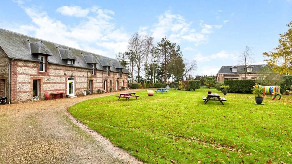 Saint-Leonard House | Homerez - Cozy House in Saint-Léonard, garden