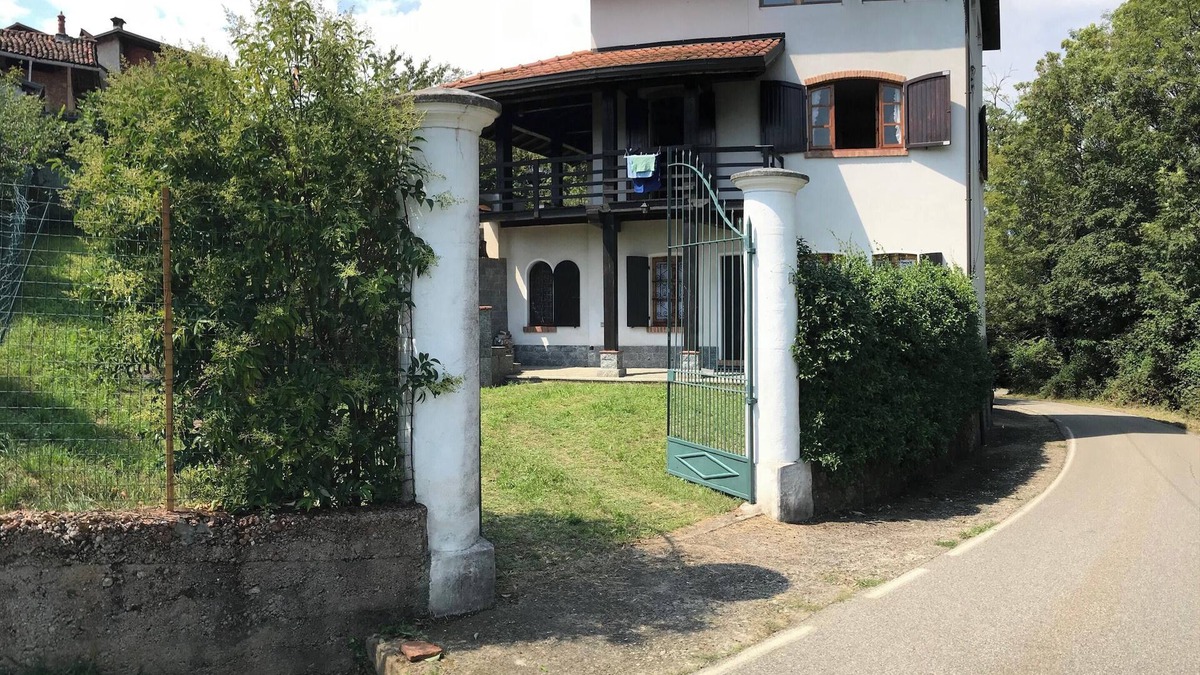 Sostegno House | Homerez - Cozy house near Asei with garden and terrace