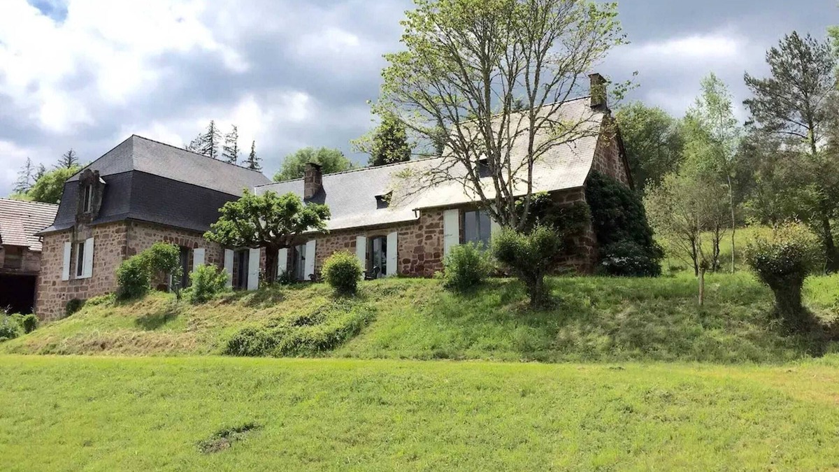 Villac House | Homerez - Cozy House with Garden View in Villac