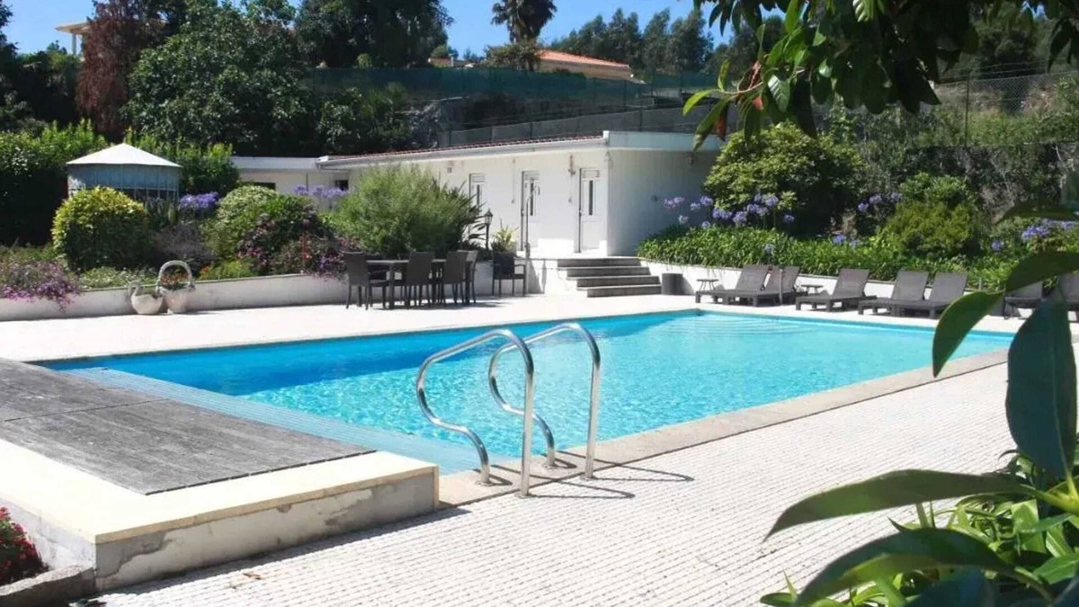 Paredes House | Homerez - Cozy house with pool in Vandoma