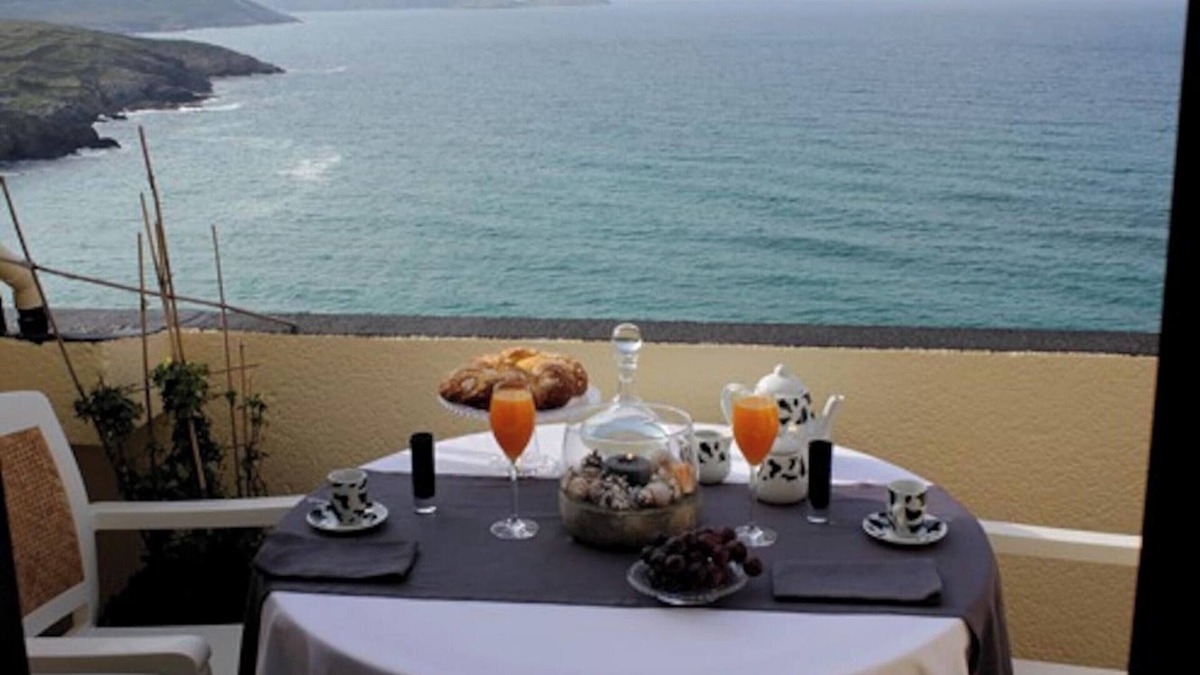 Malpica de Bergantinos Apartment | Homerez - Elegant Apartment in Malpica with Sea View