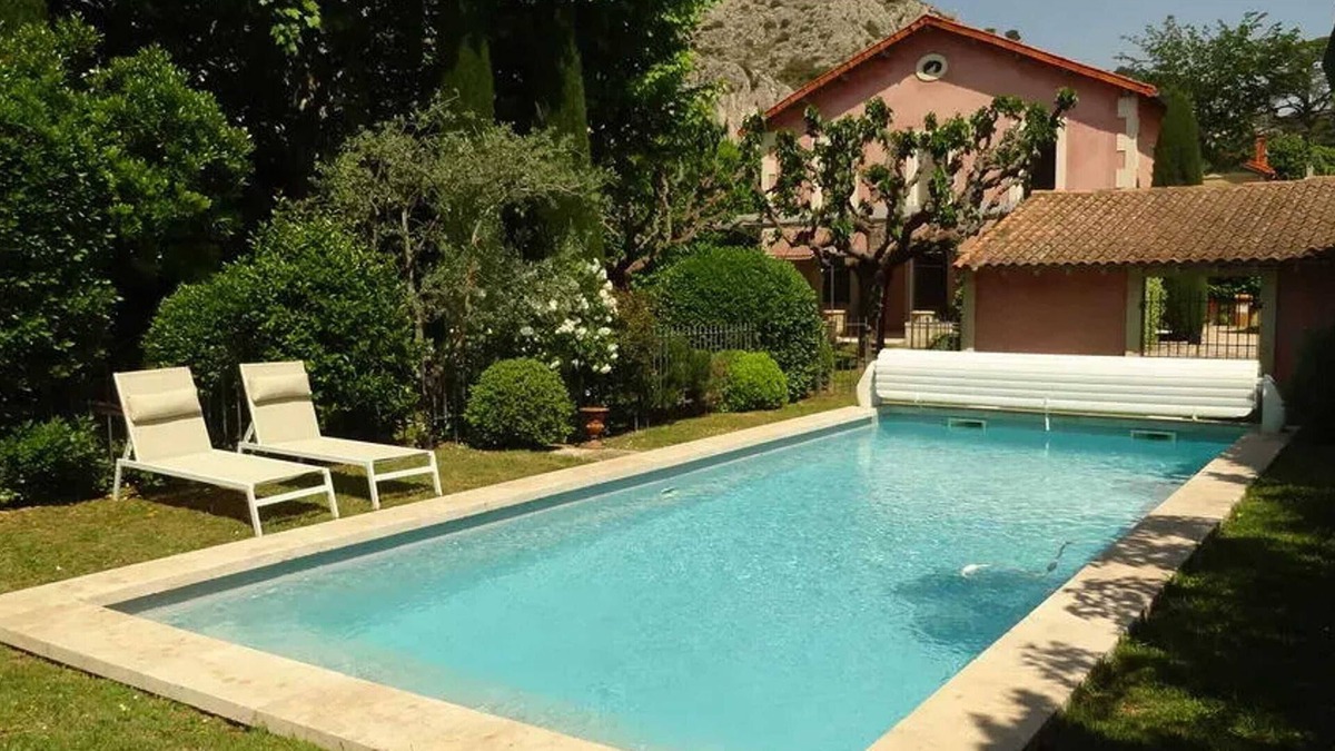 Cavaillon Villa | Homerez - Elegant Villa in Cavaillon with Private Pool