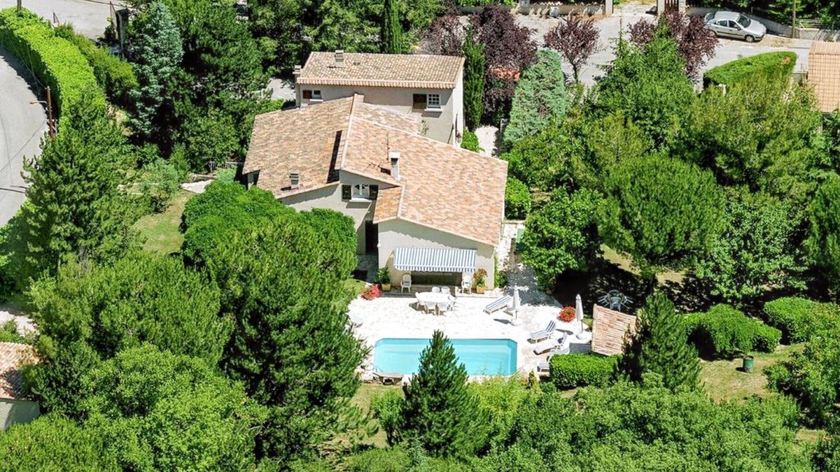 Cereste Villa | Homerez - Elegant Villa in Céreste with Private Pool and Jacuzzi