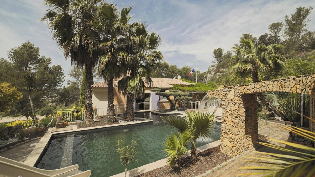 Aubagne Villa | Homerez - Elegant Villa with Pool in Aubagne - Jacuzzi Included