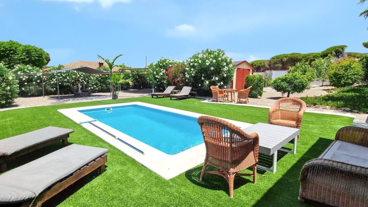 Chiclana de la Frontera Villa | Homerez - Villa Chiclana de la Frontera