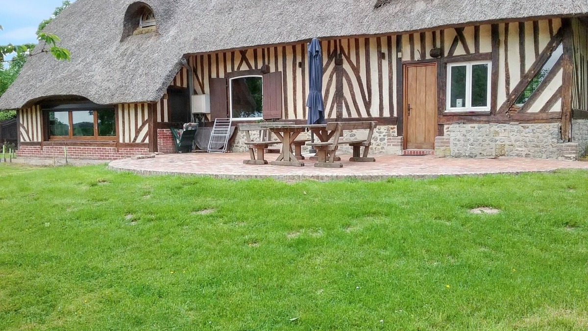 Clarbec House | Homerez - Family House with Garden in Clarbec