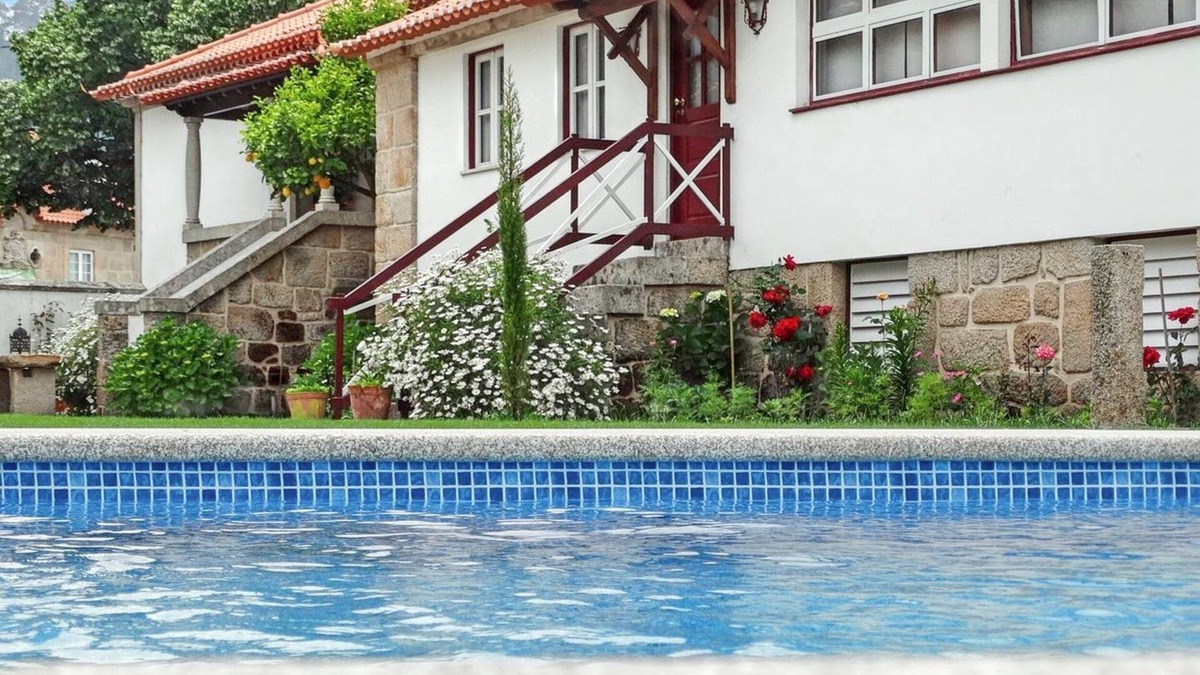 Fatauncos House | Homerez - Family House with Mountain View in Vouzela