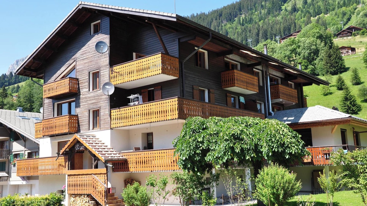 La Chapelle-d'Abondance Apartment | Homerez - Apt La Chapelle mtn view.