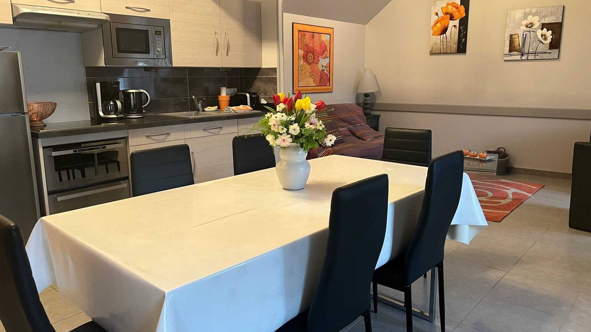La Ferriere-aux-Etangs Apartment | Homerez - Apt La Ferrière-aux-Étangs