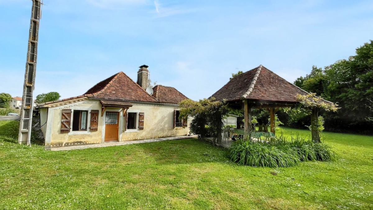 Piets-Plasence-Moustrou House | Homerez - Peaceful country house with garden