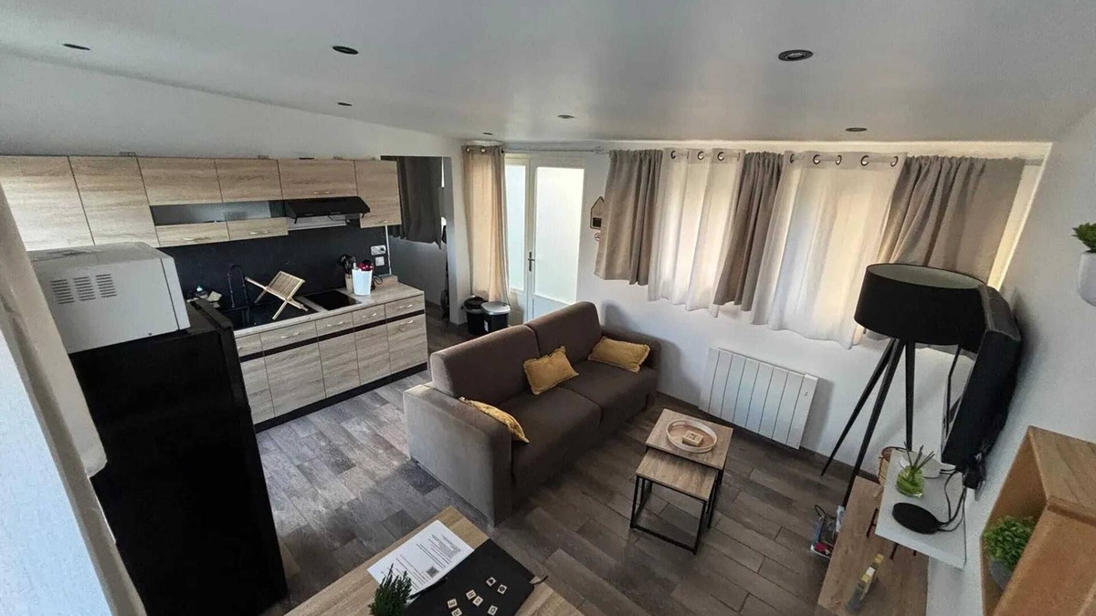 Saint-Andre-les-Vergers House | Homerez - House in Saint-André-les-Vergers