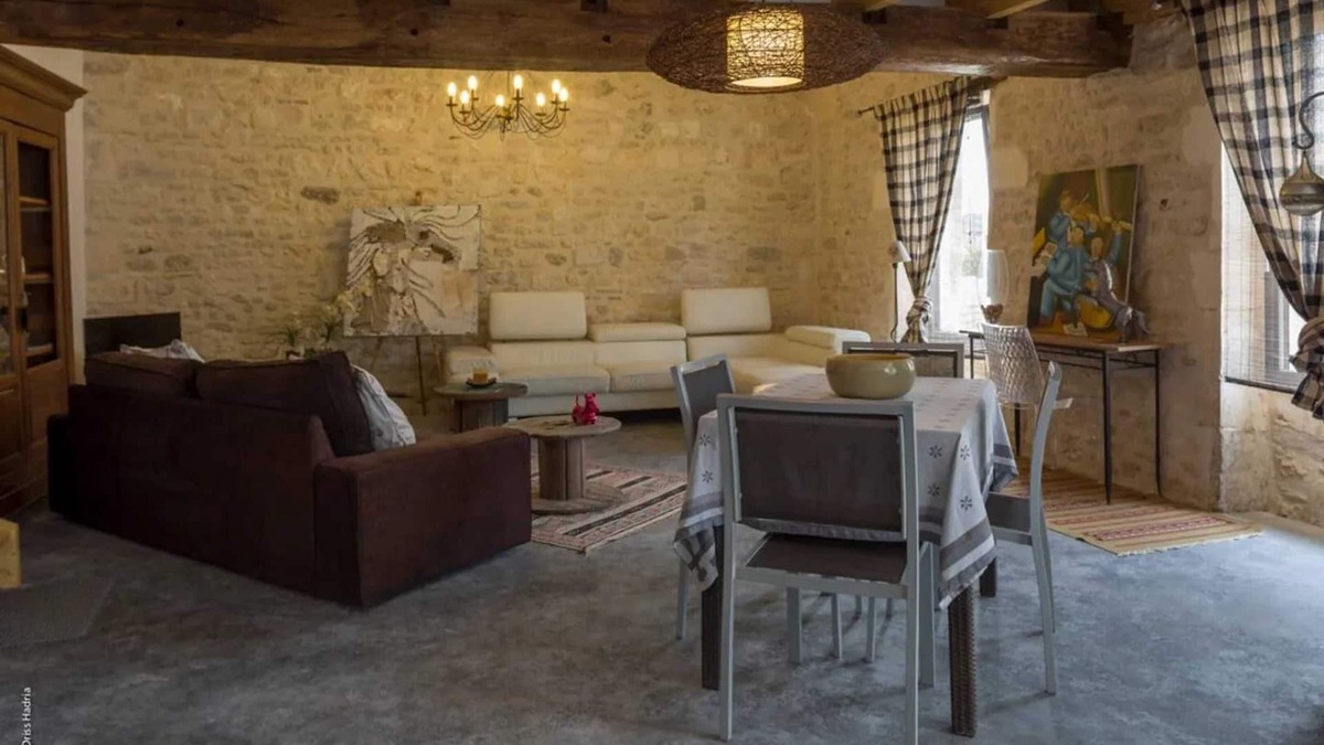 Saint-Ciers-sur-Gironde House | Homerez - Chalet in Saint-Ciers-sur-Gironde