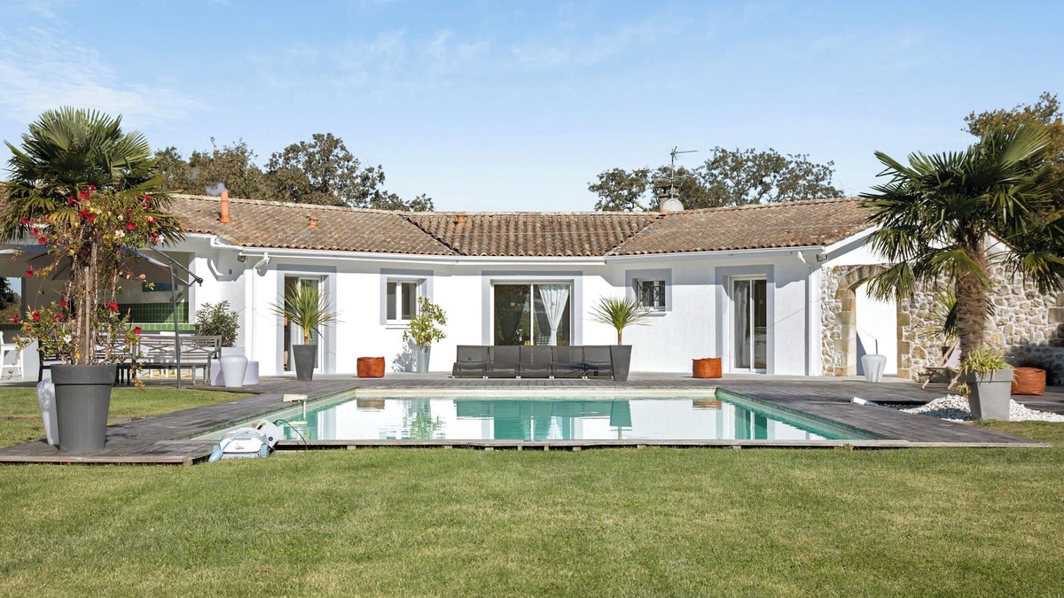 Saint-Germain-dEsteuil Villa | Homerez - Villa in Saint-Germain-d'Esteuil